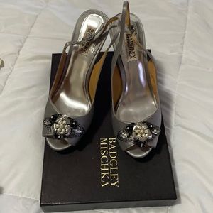 Badgley Mischka Anita grey satin peep toe platform stiletto’s with flower jewel.